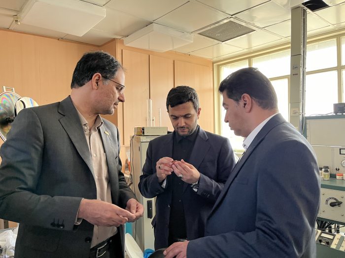 بازدید معاون صنایع پیشرفته سازمان گسترش و نوسازی صنایع ایران از سازمان جهاددانشگاهی صنعتی شریف