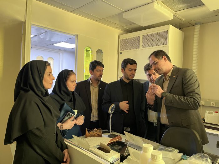 بازدید معاون صنایع پیشرفته سازمان گسترش و نوسازی صنایع ایران از سازمان جهاددانشگاهی صنعتی شریف